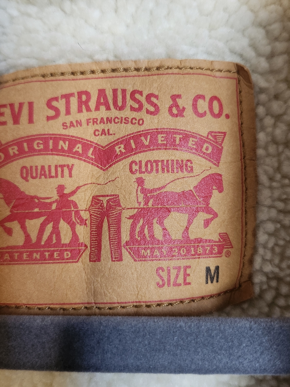 Levi's Men's Sherpa-Lined Trucker Jacket in Tan - Picture 2 of 8